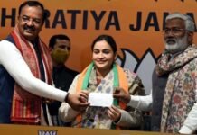 अखिलेश यादव को झटका, मुलायम सिंह की बहू अपर्णा यादव ने भाजपा ज्वाइन की