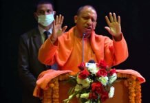 सपा की सोच विनाशकारी, भाजपा की विकास की : योगी आदित्यनाथ