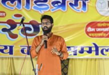 जहां खौफ के कारण खुलकर हंसना मना था, वहां काव्य रचनाओं पर खूब लगे ठहाके
