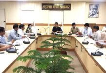 एमएलसी निर्वाचन कार्य में लापरवाही नहीं होगी बर्दास्त: डीएम