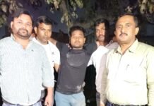 सुरक्षा में तैनात गार्ड ने कराई थी 24 कैरेट शोरूम में 10.5 लाख की लूट