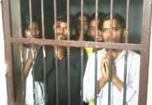 हाथ में बोतल, कार पर लगाए ठुमके, सलाखों के पीछे अब मांग रहे माफी