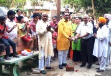 पार्क की हरियाली बनाए रखने के लिए पार्षद ने लगवाया नया समर्सिबल