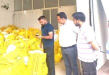 कूडे से बनाई जा रही जैविक खाद का नगर आयुक्त ने लिया जायजा
