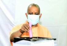 गोरखपुर में मुख्यमंत्री योगी ने डाला वोट, यूपी में विधान परिषद की 27 सीटों पर हो रहा है मतदान