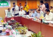 UP में अधिकारियों और बाबुओं की शामत आई, योगी के मंत्री ने कहा नौकरी से निकालेंगे, लिस्ट होगी तैयार, दिलाया जाएगा वीआरएस