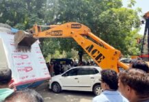 राजनगर में गरजा निगम का बुलडोजर