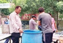 निर्जला एकादशी पर रेल विहार सोसायटी में मीठा शरबत वितरण