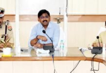 दिल्ली की अवैध शराब पर गाजियाबाद में मंथन, जुटे मेरठ मंडल के अधिकारी