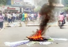 अग्निपथ योजना : आंदोलन की आग फैलने से रोक रहे दो काबिल पुलिस अधिकारी, प्रेरित होकर हठ छोड़ रहे युवा