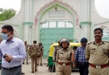 ड्रोन कैमरों से निगरानी, कड़ी सुरक्षा में पढ़ी गई जुमे की नमाज