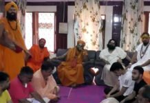 संतों का ऐलान, देश को बचाने के लिए सड़कों पर उतरेंगे
