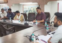 पीएमवाई योजना: झुग्गी झोपडिय़ों के पुनर्विकास के लिए नगर आयुक्त ने की बैठक