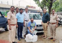 स्विफ्ट वीडीआई कार में मिली दिल्ली की सस्ती शराब, आरोपी गिरफ्तार