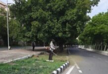 ठेकेदार पर ठोका डेढ़ लाख का जुर्माना ब्लैक लिस्ट करने की चेतावनी