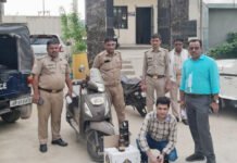 घर में पार्टी के लिए दिल्ली से ला रहे थे शराब, पहुंचे जेल