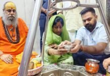 श्रवण माह: मेयर एवं नगर आयुक्त ने दुधेश्वरनाथ मंदिर में किया जलाभिषेक