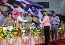 सिंगल यूज प्लास्टिक के खिलाफ रेस में यूपी में गाजियाबाद नगर निगम थर्ड, नगर विकास मंत्री ने नगरायुक्त को सम्मानित किया