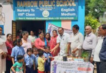 रेनबो पब्लिक स्कूल के 150 बच्चों को पार्षद मनोज गोयल ने खिलाई कीड़े मारने की दवा