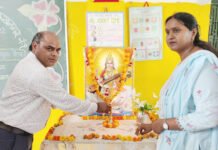 प्राथमिक विद्यालय में शिक्षक संकुल बैठक में शिक्षा की गुणवत्ता पर हुई चर्चा