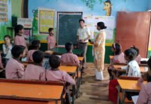 गाजियाबाद के विद्यालयों का बीएसए ने किया औचक निरीक्षण, 2 कर्मचारियों का काटा वेतन