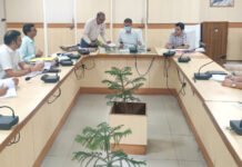 अवैध कॉलोनियों में भू-जल दोहन करने वालों पर करें सख्त कार्रवाई: राकेश कुमार सिंह