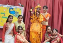 श्री कृष्ण और राधा के मनमोहक रूप में बच्चों ने मोहा मन