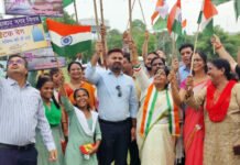 निगम ने तालाबों पर मनाया आजादी का अमृत महोत्सव, ध्वजारोहण कर रोपित किए पौधे