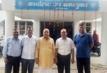 साप्ताहिक बंदी में दुकान खुलने का व्यापारियों जताया विरोध