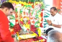 सेंटर पार्क कौशांबी मंदिर मेंं पधारे गजानन, पार्षद ने की पूजा-अर्चना