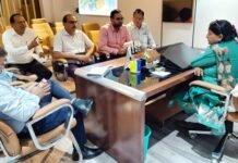 मेयर आशा शर्मा ने जलकल विभाग के अधिकारियों के कसे पेंच बोली पेयजल और सीवर समस्या का तत्काल करो समाधान