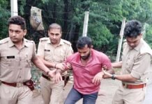 भाजपा विधायक की मां से तंमचे के बल पर लूटा था कुंडल, पुलिस ने मुठभेड़ में किया गिरफ्तार