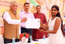 केन्द्रीय राज्यमंत्री वीके सिंह ने कहा कड़ी मेहनत से ही खुलता है उज्जवल भविष्य का रास्ता, रोजगार अपनाकर बेरोजगारी की समस्या का किया जा सकता है हल