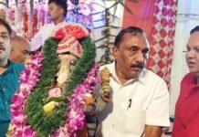 नम आंखों से भाजपा पार्षद ने बप्पा को दी भावभीनी विदाई