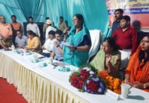ग्रामीणों की समस्याओं के समाधान में अधिकारी दिखाएं गंभीरता: विजयलक्ष्मी गौतम