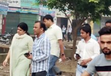 एसीईओ ने तुगलपुर का किया निरीक्षण, गंदगी मिलने पर लगाई फटकार