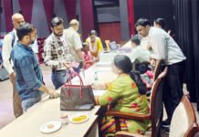60 और फ्लैट खरीदारों को मिला अपने आशियाने का मालिकाना हक