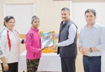 सरदार पटेल जी के एकता के सूत्र के लिए युवा करें काम: डीएम