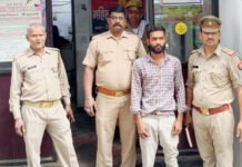 शराब की दुकान बंद होने के बाद महंगे दामों में बेचता था शराब, तस्कर गिरफ्तार
