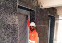 सेक्टर-22 डी में यमुना प्राधिकरण की सोसाइटी में लिफ्ट लगाने का काम पूरा
