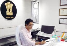 नगर आयुक्त से मिले ठेकेदार बिल भुगतान को लेकर रखी अपनी बात नगर आयुक्त ने कहा कराएंगे समस्या का समाधान