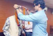 नगर आयुक्त ने सेवानिवृत कर्मचारियों को दी शुभकामनाएं