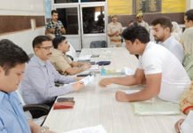 डीएम ने सुनी जन समस्या, समय अवधि में निस्तारण करने के दिए निर्देश