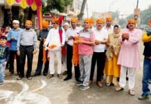 गुरुग्रंथ साहिब की छत्र छाया में नगर कीर्तन का बृज विहार में हुआ स्वागत