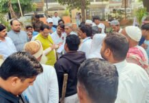 जनता दर्शन में राज्य मंत्री की बातों को सुनकर फरियादी हुए मुरीद