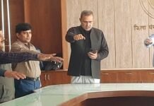 संविधान दिवस पर अपर मुख्य अधिकारी ने दिलाई संविधान के मूल कर्तव्यों का पालन करने की शपथ
