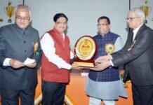 संघर्ष और ज्ञान के सहारे जीवन में मिलती है सफलता: नरेंद्र कश्यप