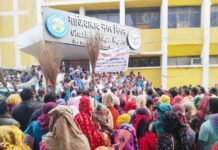 सफाई कर्मचारियों ने किया आउट सोर्सिंग का विरोध, विरोध प्रदर्शन