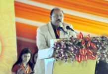 CM योगी के सामने मंच पर IIA के वरिष्ठ राष्ट्रीय उपाध्यक्ष नीरज सिंघल ने कही ऐसी बात कि तालियों की गरगराहट से गूंज उठा पूरा पंडाल