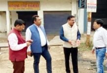 औद्योगिक क्षेत्र में उद्यमियों ने किया प्रदर्शन, जायजा लेने पहुंचे अधिकारी